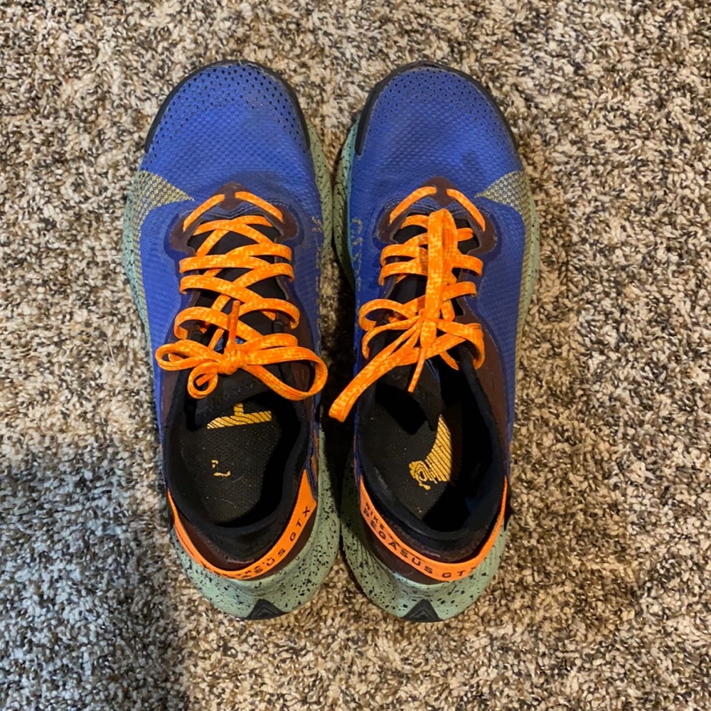 Nike tennis shoes